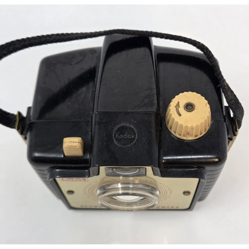 Vintage Kodak Brownie Bullet Camera Bakelite 127 Film Dakon Lens 1950s USA